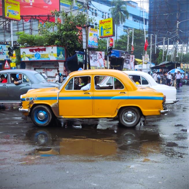 iconic-yellow-car-kolkata